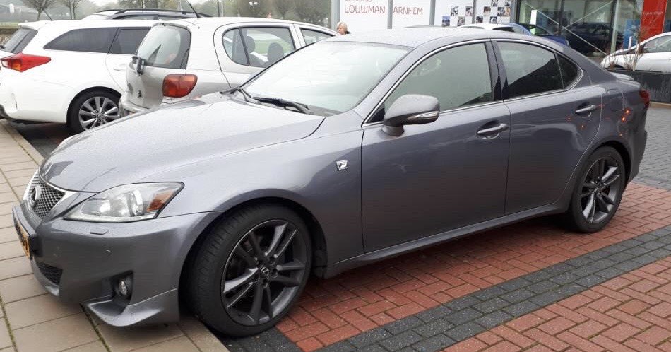 37eba8ab-2942-4a19-ad34-4998a8ab7ea2.jpeg - IS 250 F sport line