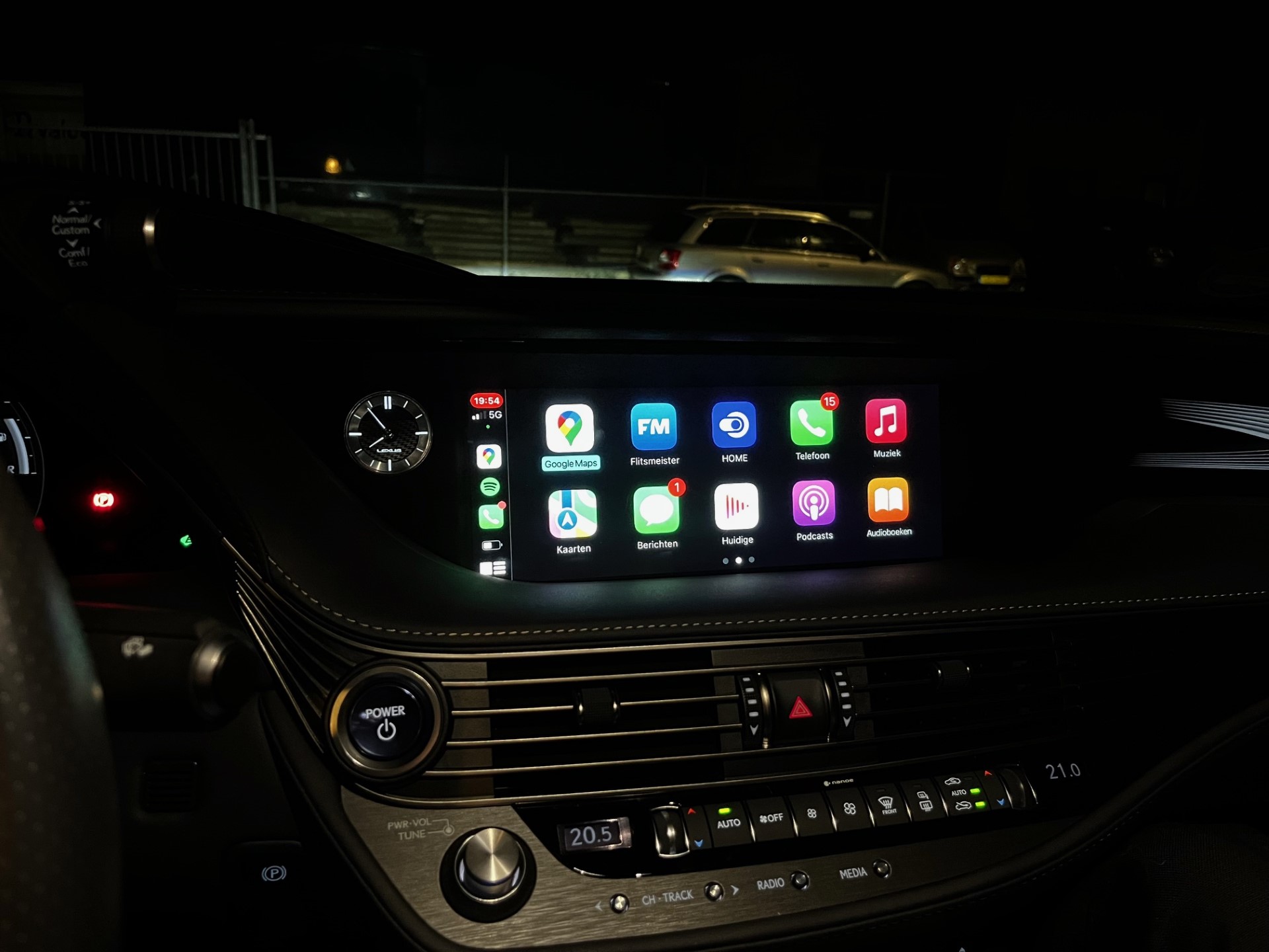 CarPlay LS500h.jpg CarPlay LS500h.jpg
