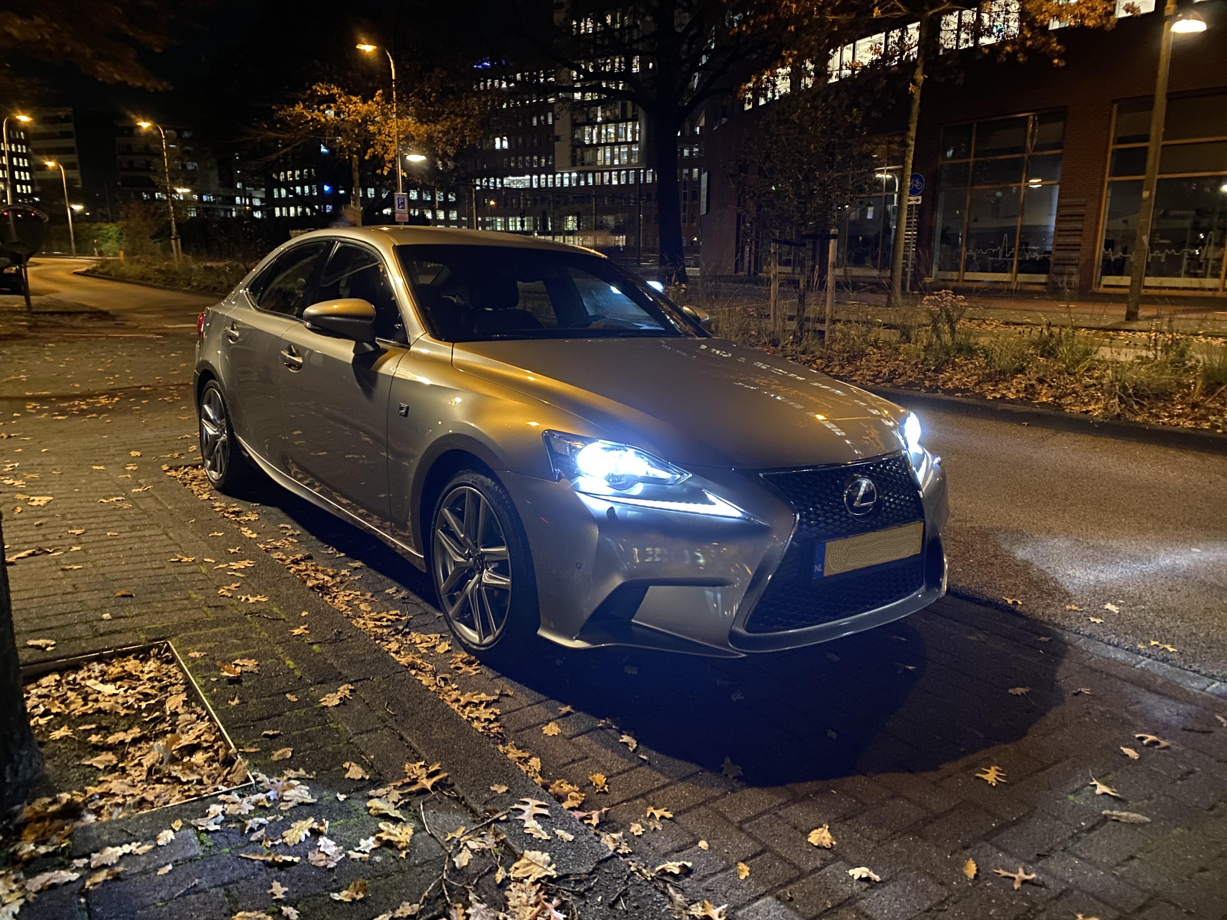 lexus.jpg