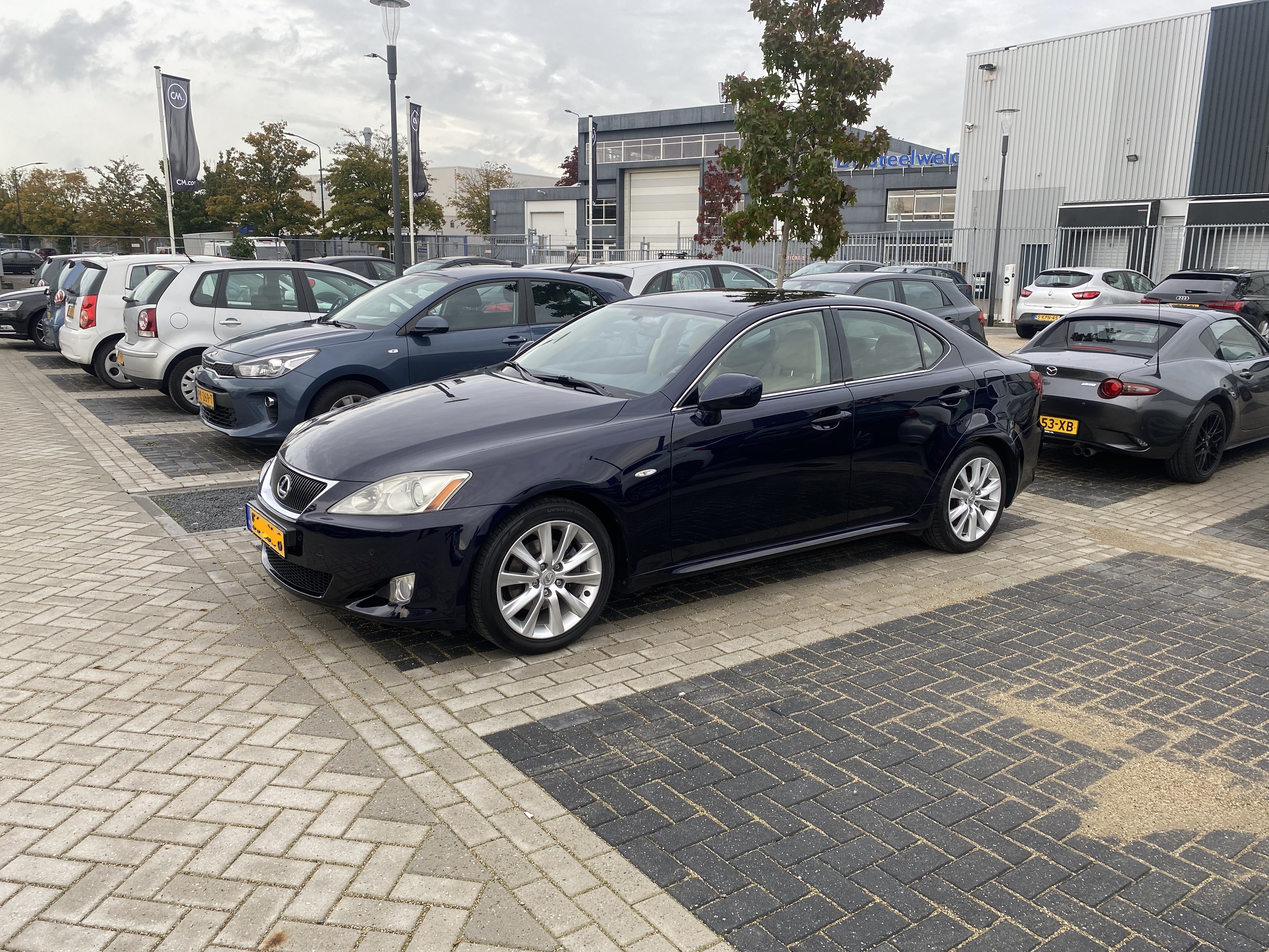 Lexus1.jpg Lexus1.jpg