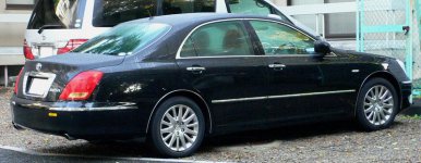 800px-2004_Toyota_Crown-Majesta_02.jpg