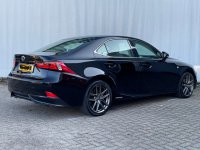 lexusis300h.jpg